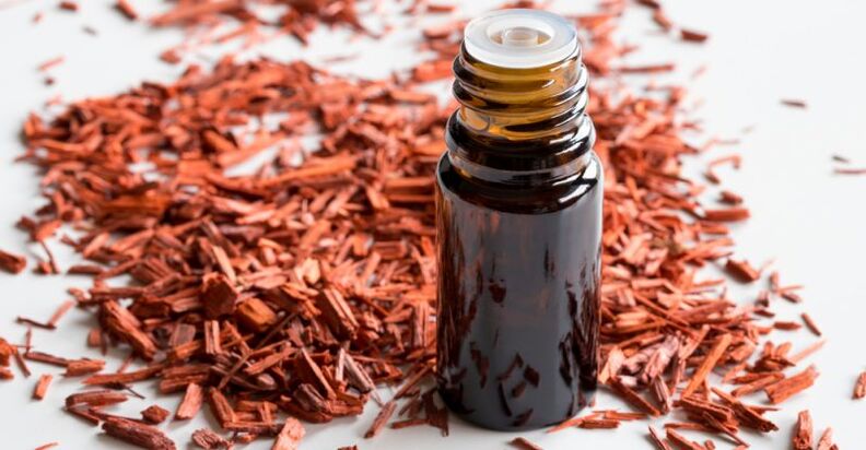 El aceite esencial de sándalo restaura el equilibrio de humedad de la piel